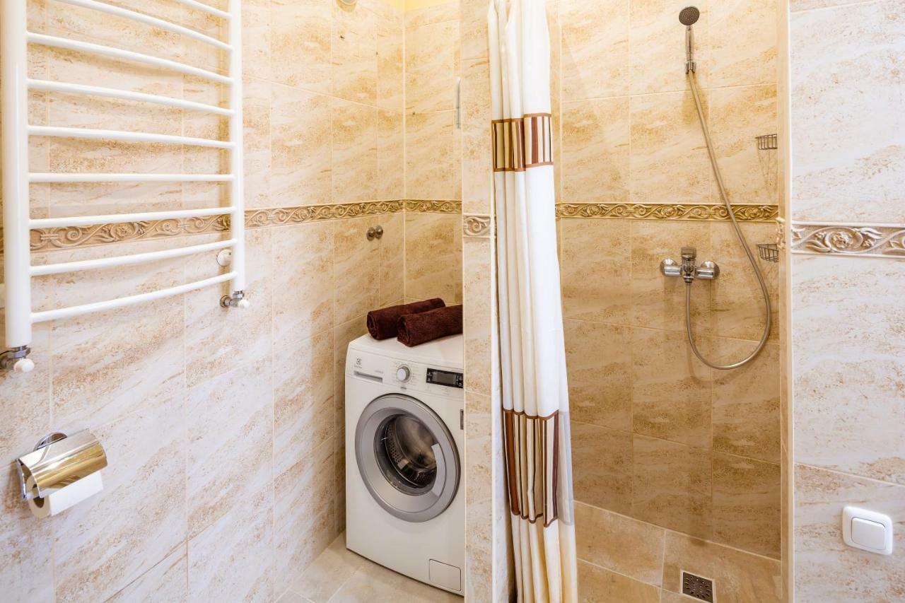 Romari Проспект Свободи 31 Lviv Ngoại thất bức ảnh