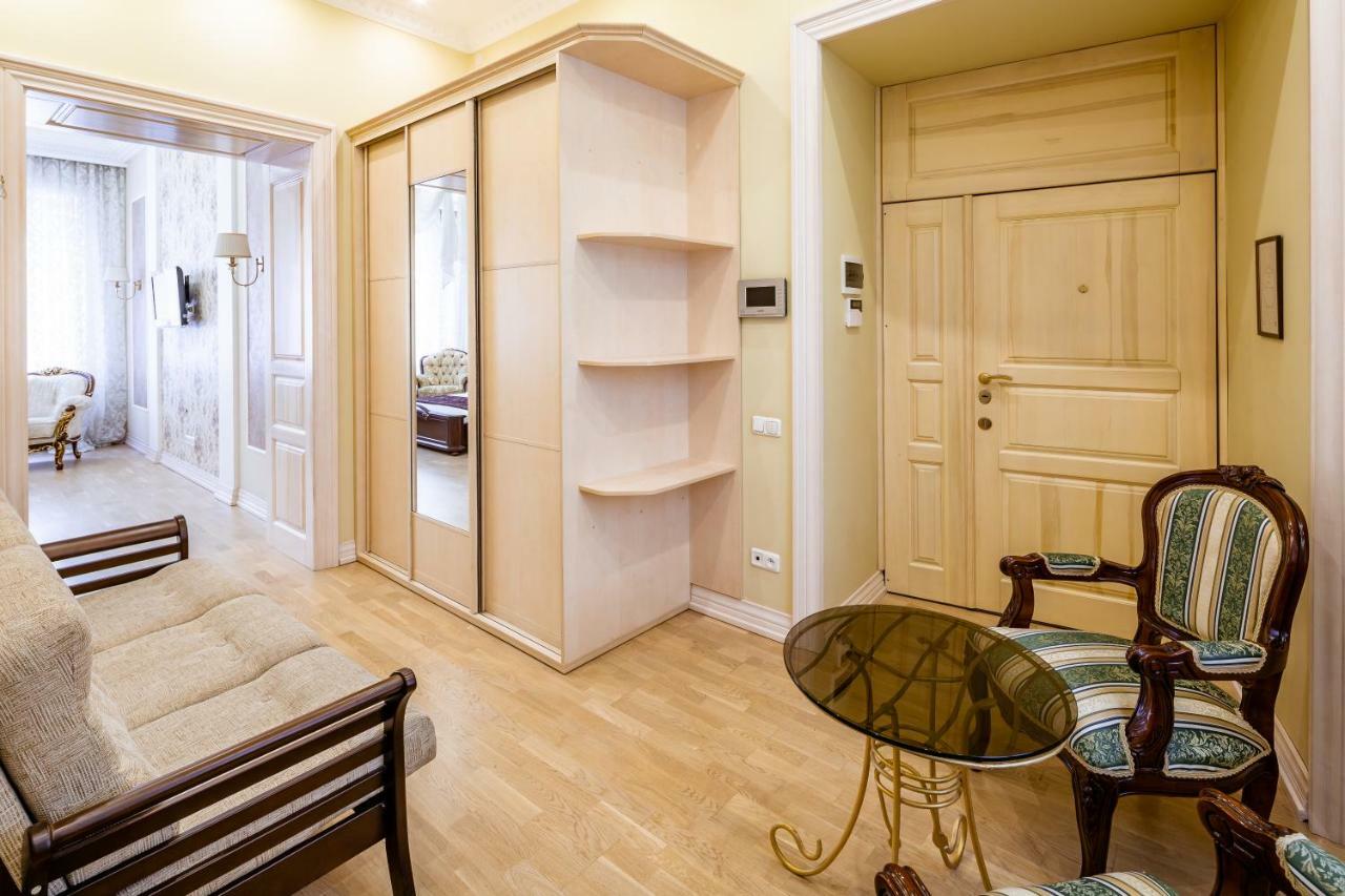 Romari Проспект Свободи 31 Lviv Ngoại thất bức ảnh